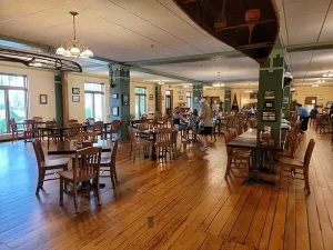 lake-view-restaurant